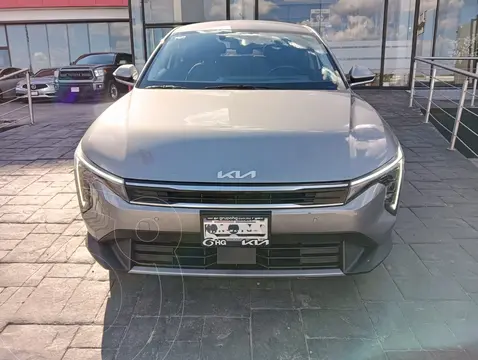 Kia K4 Sedan EX Aut usado (2025) color Gris precio $420,000