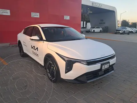 Kia K4 Sedan EX usado (2026) color Blanco Nieve Perla precio $440,000