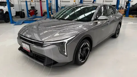 Kia K4 Sedan EX Aut usado (2025) color plateado precio $385,000