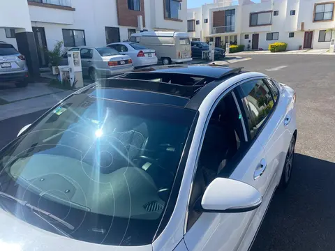 Kia Optima 2.0L Turbo SXL usado (2017) color Blanco Perla precio $195,000