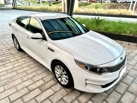 Kia Optima 2.4L GDI EX usado (2016) color Blanco Perla precio $238,000