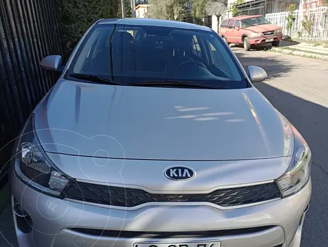 Kia Rio 4 1.4L LX usado (2020) color Plata precio $9.300.000