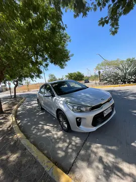 Kia Rio 4 1.4L LX AC usado (2018) color Gris precio $7.700.000