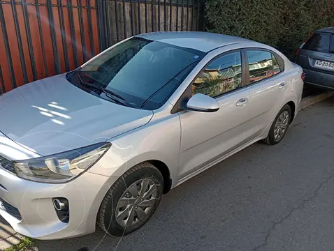 Kia Rio 4 1.4L LX usado (2020) color Plata precio $9.300.000