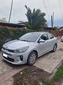 Kia Rio 4 1.4L LX AC usado (2018) color Plata precio $7.500.000