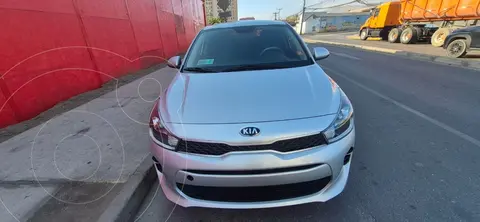 Kia Rio 4 1.4L Full usado (2020) color Plata precio $10.200.000