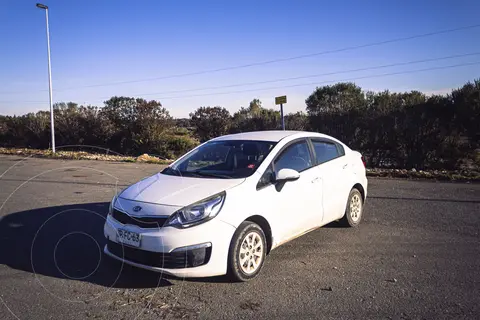 Kia Rio 4 1.4L EX Full usado (2017) color Blanco precio $6.500.000