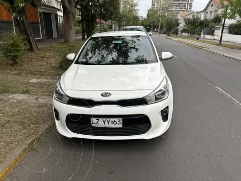 Kia Rio 5 C 1.4L EX Full usado (2021) color Blanco precio $12.000.000