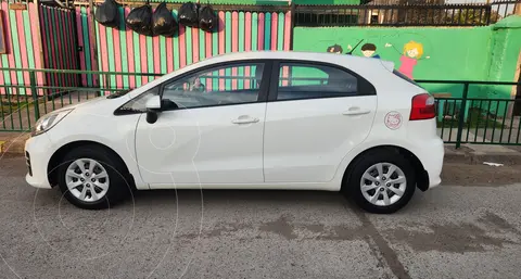 Kia Rio 5  1.4L EX usado (2016) color Blanco precio $8.000.000