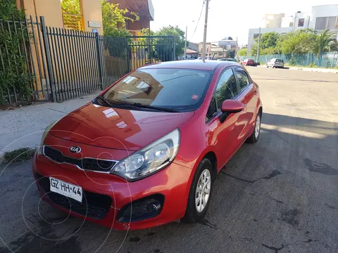 Kia Rio 5  EX 1.4L Ac usado (2015) color Rojo precio $5.200.000