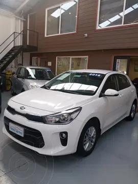 foto Kia Rio 5 1.2L EX usado (2018) color Blanco precio $9.990.000