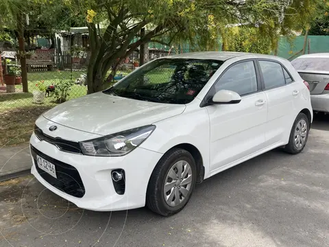 Kia Rio 5  1.4L EX AC CI usado (2018) color Blanco precio $7.000.000