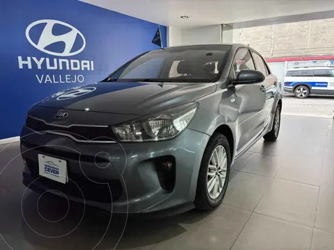 Kia Rio Hatchback LX usado (2019) color Gris precio $210,000