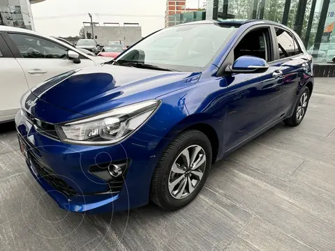 Kia Rio Hatchback EX Aut usado (2022) color Azul financiado en mensualidades(enganche $80,388 mensualidades desde $6,147)