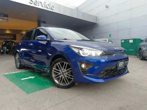 Kia Rio Hatchback EX Pack Aut usado (2023) color Azul precio $310,000