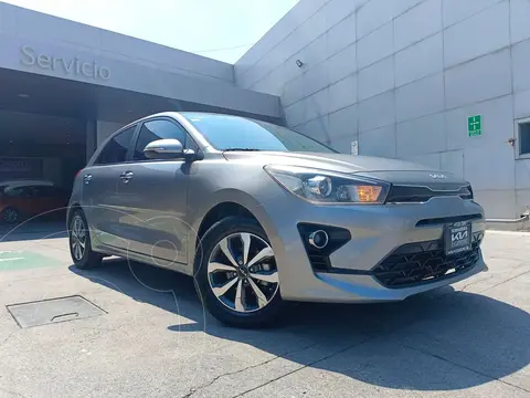 Kia Rio Hatchback EX Pack Aut usado (2023) color Gris precio $298,000