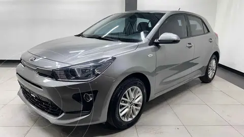 Kia Rio Hatchback LX usado (2021) color Gris financiado en mensualidades(enganche $51,700 mensualidades desde $5,100)