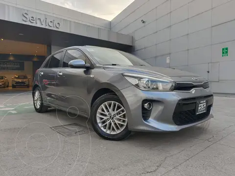 Kia Rio Hatchback EX Aut usado (2019) color Gris precio $245,000