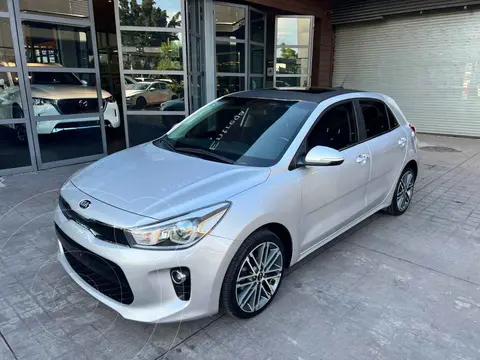 Kia Rio Hatchback EX Pack Aut usado (2018) color Plata precio $235,000