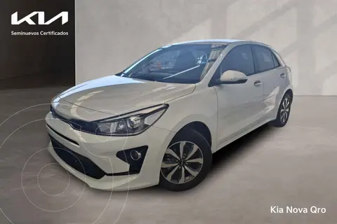 Kia Rio Hatchback EX Aut usado (2023) color Blanco precio $309,000