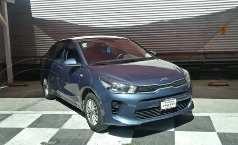 foto Kia Rio Hatchback LX usado (2019) color Azul precio $215,000