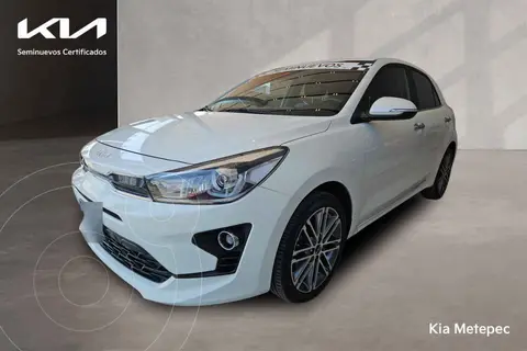 Kia Rio Hatchback EX Pack Aut usado (2023) color Blanco precio $325,000