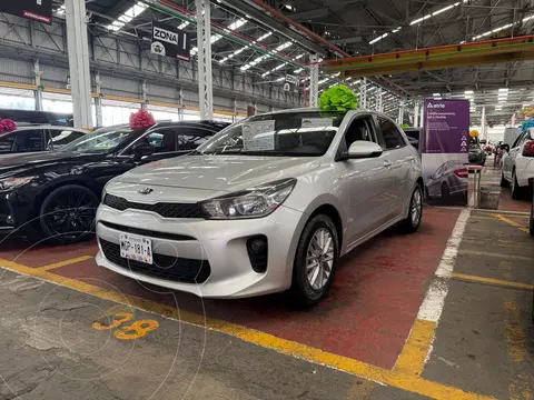 Kia Rio Hatchback LX usado (2019) color Plata Sleek financiado en mensualidades(enganche $50,000 mensualidades desde $4,500)