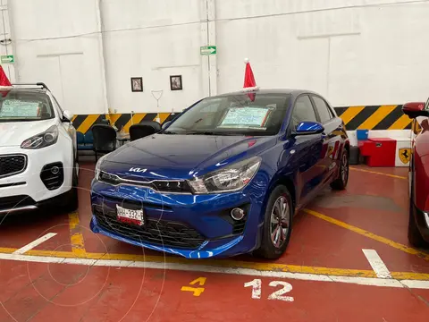 Kia Rio Hatchback EX usado (2023) color Azul financiado en mensualidades(enganche $101,500 mensualidades desde $9,000)