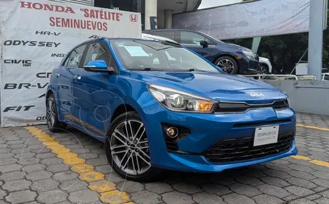 Kia Rio Hatchback EX Pack Aut usado (2023) color Azul precio $325,000