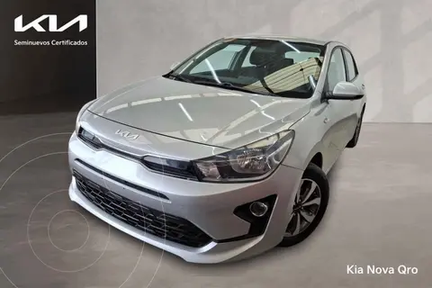 Kia Rio Hatchback LX usado (2022) color Plata financiado en mensualidades(enganche $70,850 mensualidades desde $6,082)