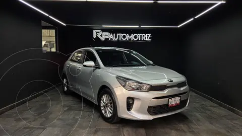 Kia Rio Hatchback EX usado (2019) color Plata Sleek precio $209,000
