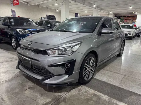 Kia Rio Hatchback S Pack usado (2021) color Plata financiado en mensualidades(enganche $79,025 mensualidades desde $6,046)