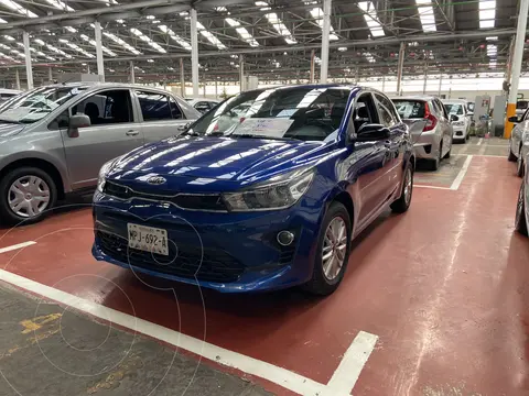 Kia Rio Hatchback LX usado (2021) color Azul precio $228,500