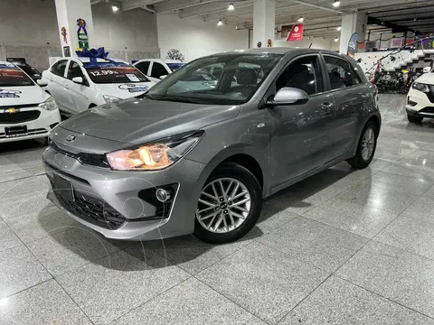 Kia Rio Hatchback LX usado (2021) color Gris financiado en mensualidades(enganche $65,400 mensualidades desde $5,003)