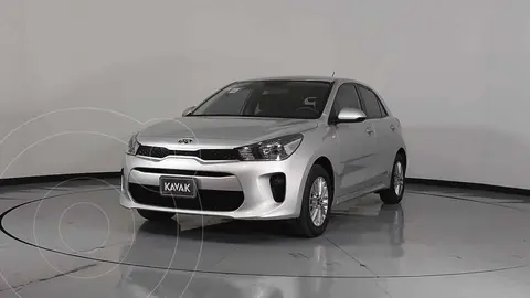 Kia Rio Hatchback LX Aut usado (2020) color Plata precio $300,999