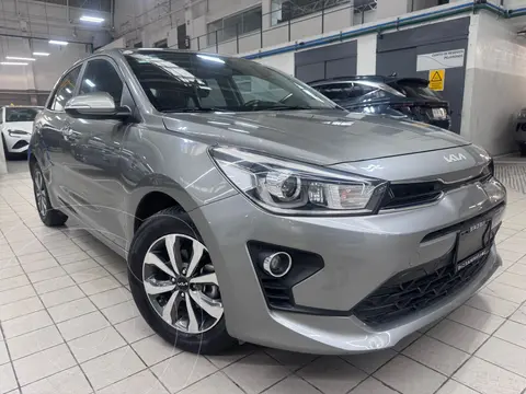 Kia Rio Hatchback EX usado (2022) color Gris precio $279,900