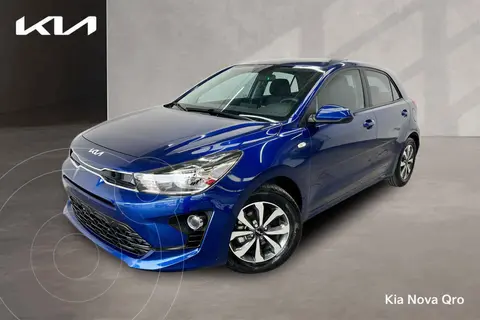 Kia Rio Hatchback LX Aut usado (2023) color Azul financiado en mensualidades(enganche $84,475 mensualidades desde $7,252)