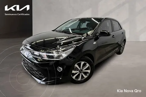 Kia Rio Hatchback LX Aut usado (2023) color Negro financiado en mensualidades(enganche $89,652 mensualidades desde $7,696)