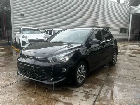 Kia Rio Hatchback LX usado (2021) color Negro precio $259,000