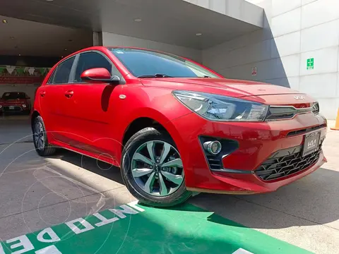 Kia Rio Hatchback LX usado (2022) color Rojo precio $299,000