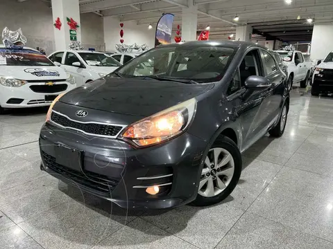 Kia Rio Hatchback EX usado (2017) color Gris precio $219,000