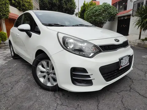 Kia Rio Hatchback EX usado (2017) color Blanco precio $183,000