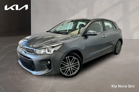 Kia Rio Hatchback EX Pack Aut usado (2020) color Gris financiado en mensualidades(enganche $81,750 mensualidades desde $7,018)