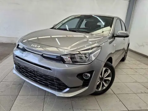 Kia Rio Hatchback LX usado (2023) color Gris financiado en mensualidades(enganche $74,938 mensualidades desde $6,433)