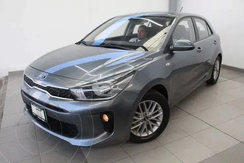 foto Kia Rio Hatchback LX usado (2019) color Gris precio $264,500