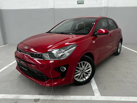 foto Kia Rio Hatchback LX Aut usado (2021) color Rojo precio $249,800