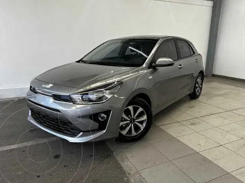 Kia Rio Hatchback LX Aut usado (2023) color Gris financiado en mensualidades(enganche $95,102 mensualidades desde $8,164)