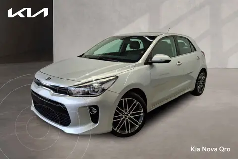 Kia Rio Hatchback EX Pack Aut usado (2018) color Plata financiado en mensualidades(enganche $62,402 mensualidades desde $5,357)
