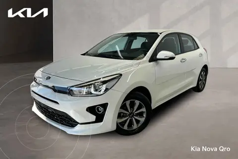 Kia Rio Hatchback EX Aut usado (2021) color Blanco financiado en mensualidades(enganche $79,025 mensualidades desde $6,784)