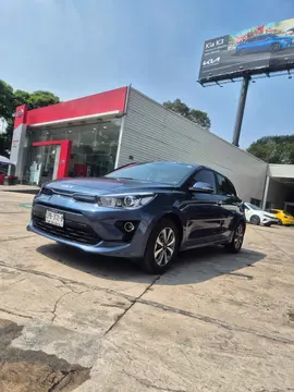 Kia Rio Hatchback EX Aut usado (2023) color Azul precio $329,000